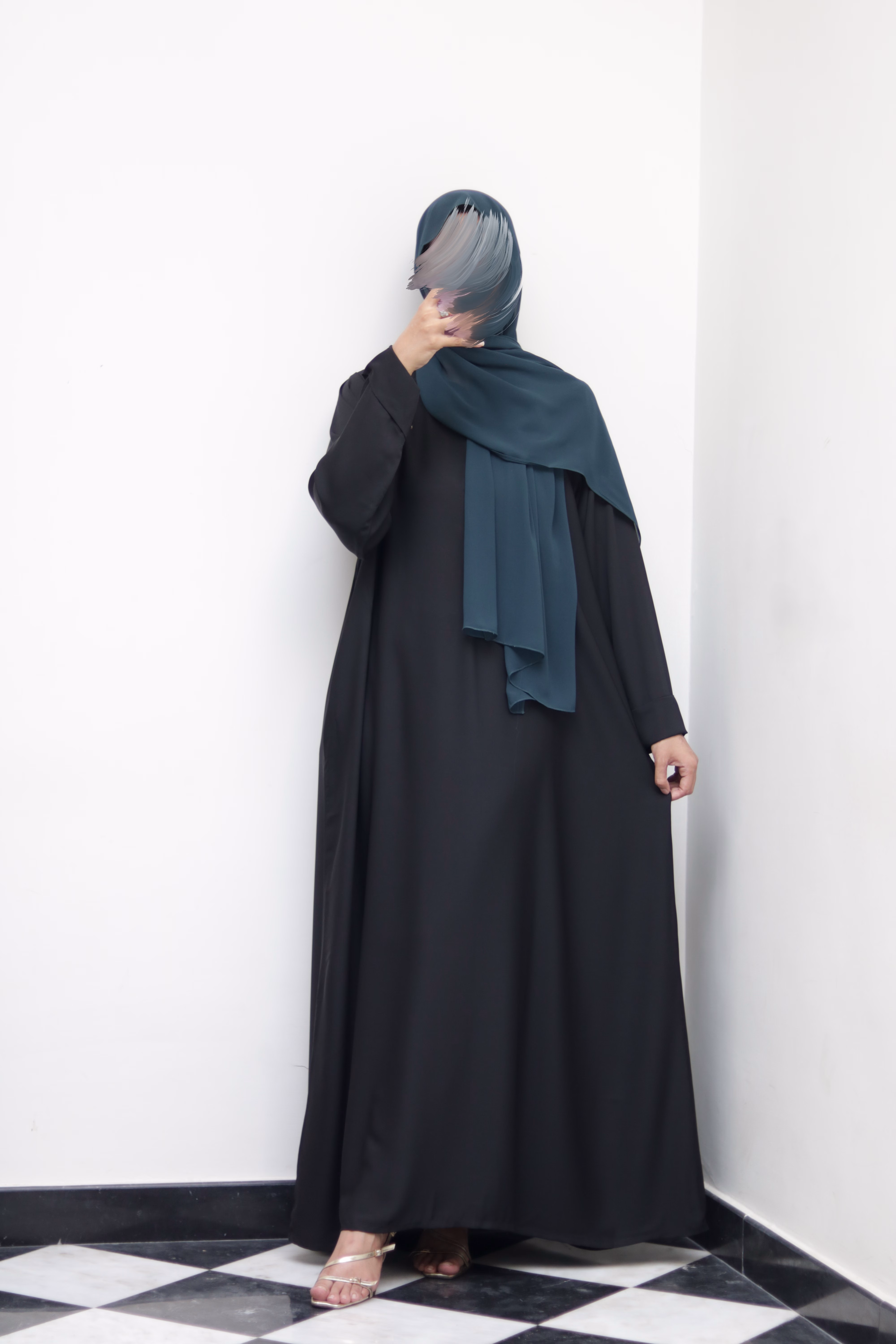 Black Sleek Everyday Wear Abaya - Image 10