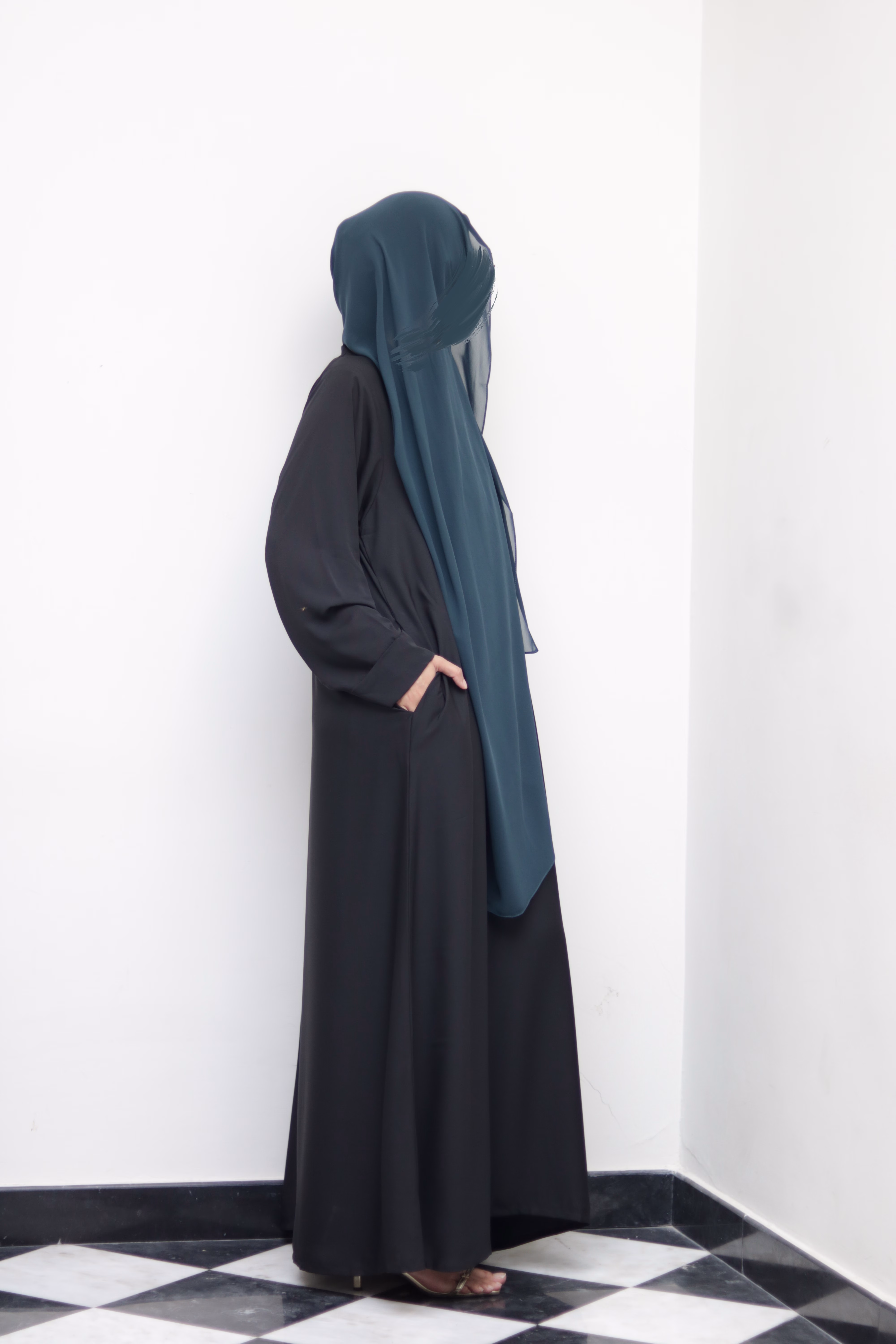 Black Sleek Everyday Wear Abaya - Image 9
